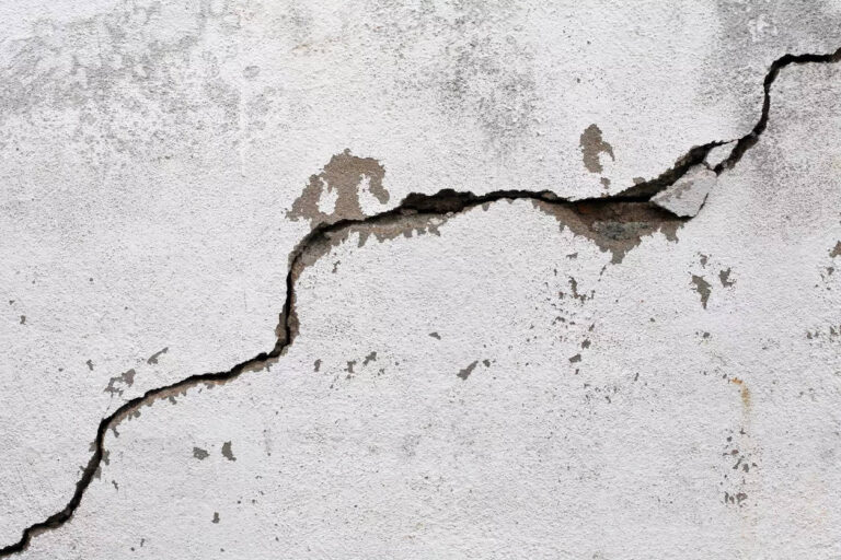 Srinagar: Homes start to develop cracks due to land subsidence in Rainawari