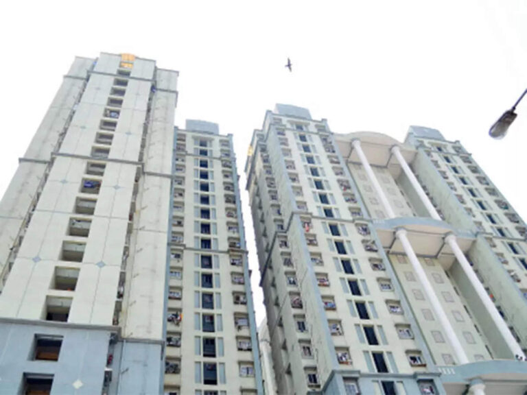 MahaRERA acts against 628 projects for non-compliance with registration & QR code rules